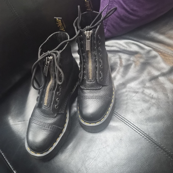 Dr Martens Sinclair Platform Boots - Picture 5 of 6